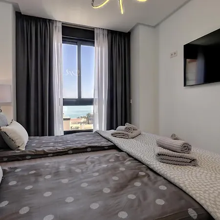 Elegant New-Built Home Next To The Beach With Breathtaking Sea Views At Higueron Fuengirola