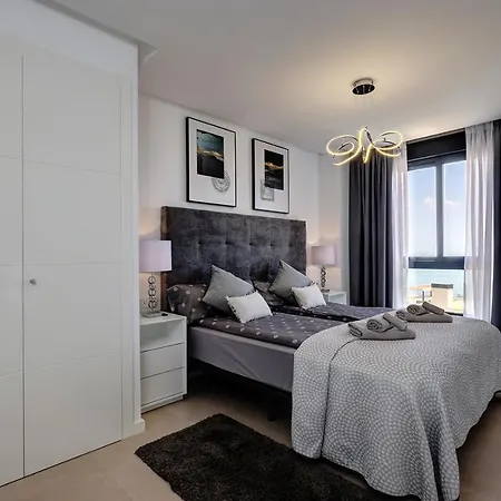 Apartment Elegant New-Built Home Next To The Beach With Breathtaking Sea Views At Higueron