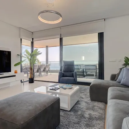 Elegant New-Built Home Next To The Beach With Breathtaking Sea Views At Higueron Fuengirola